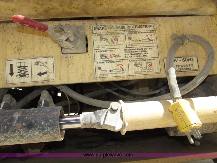 image for item F7387 2002 JLG 2646-E2 electric scissor lift