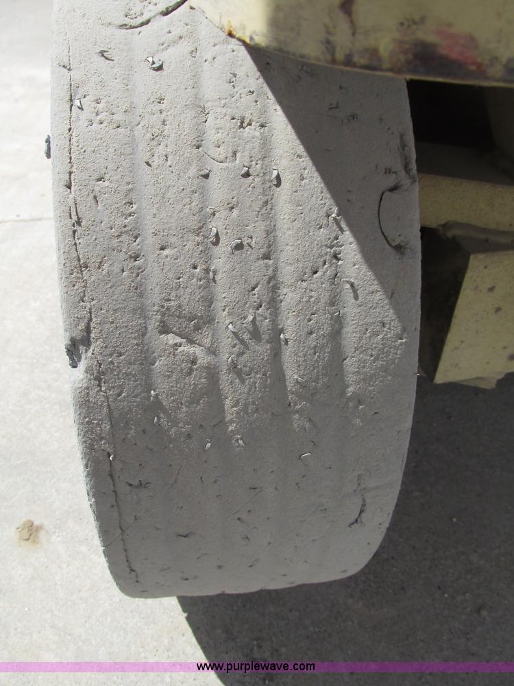 image for item F7387 2002 JLG 2646-E2 electric scissor lift