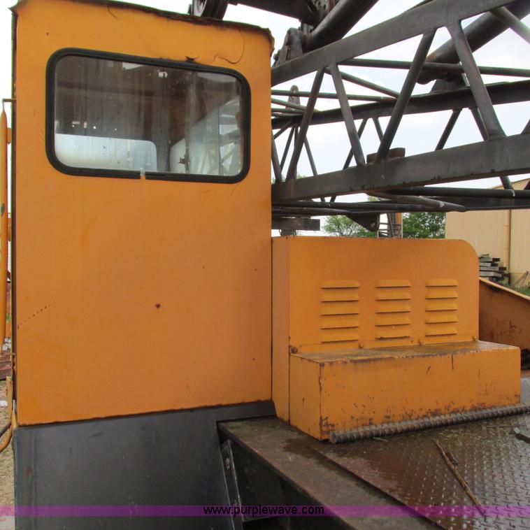 image for item G9302 1968 American Crane 1510 crane