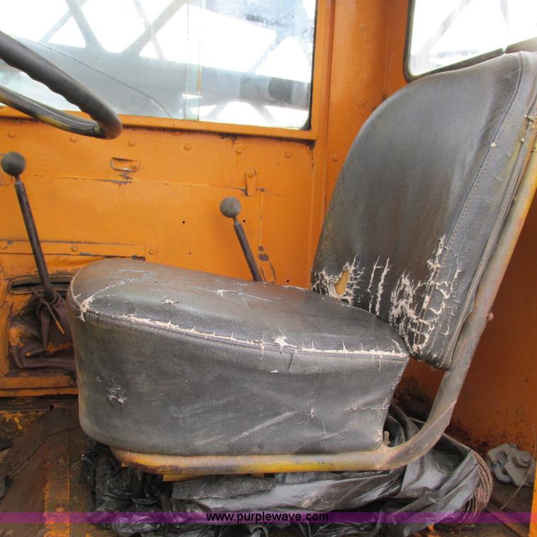 image for item G9302 1968 American Crane 1510 crane