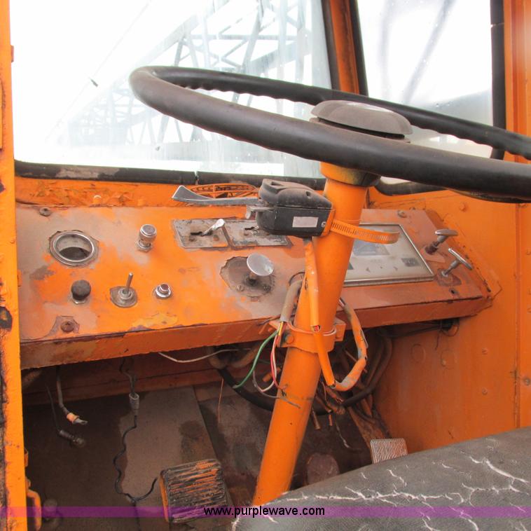 image for item G9302 1968 American Crane 1510 crane