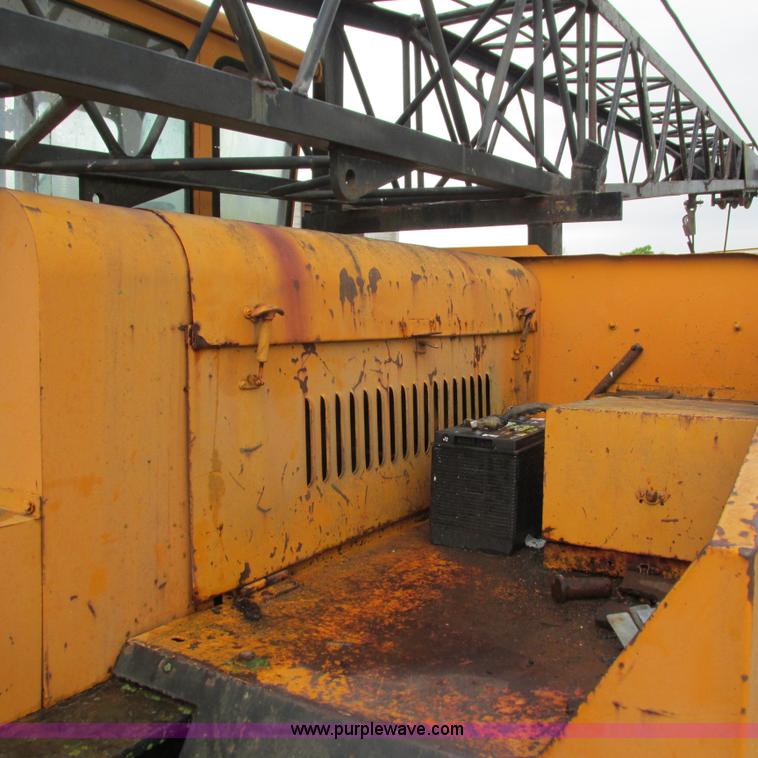 image for item G9302 1968 American Crane 1510 crane