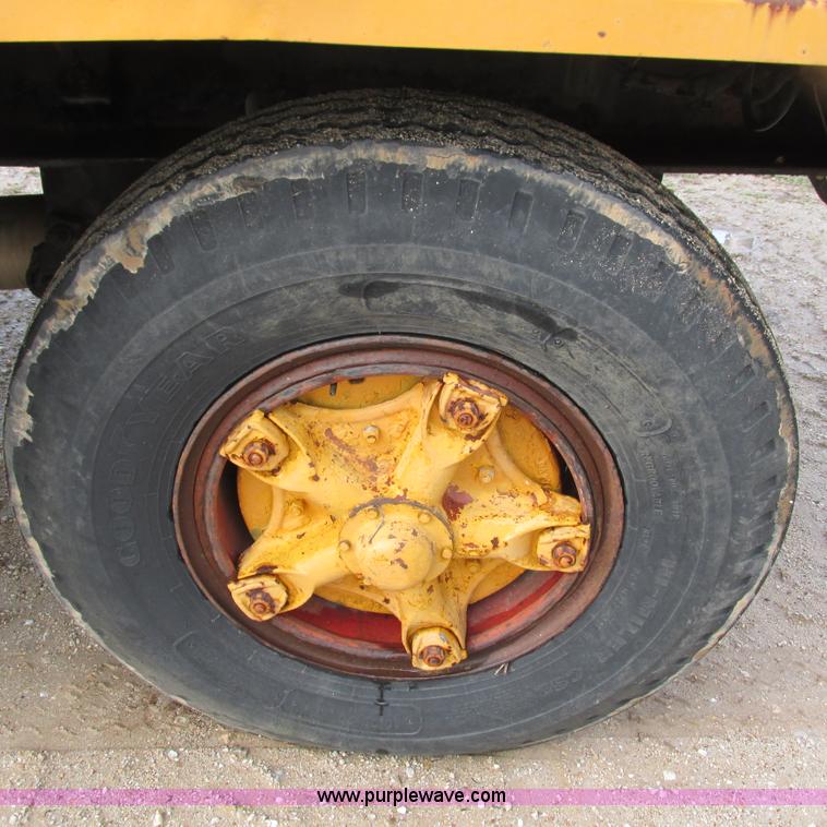 image for item G9302 1968 American Crane 1510 crane