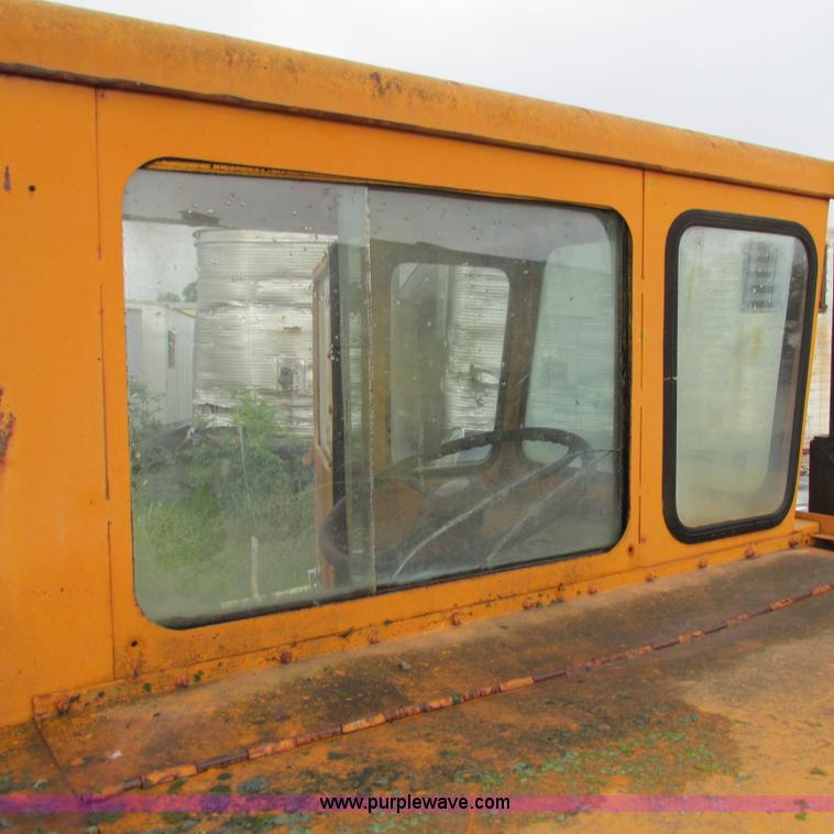 image for item G9302 1968 American Crane 1510 crane