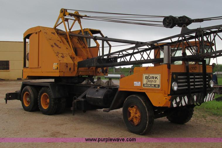 image for item G9302 1968 American Crane 1510 crane