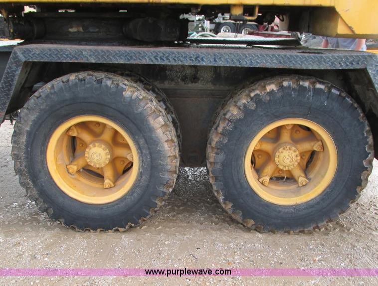 image for item G9302 1968 American Crane 1510 crane