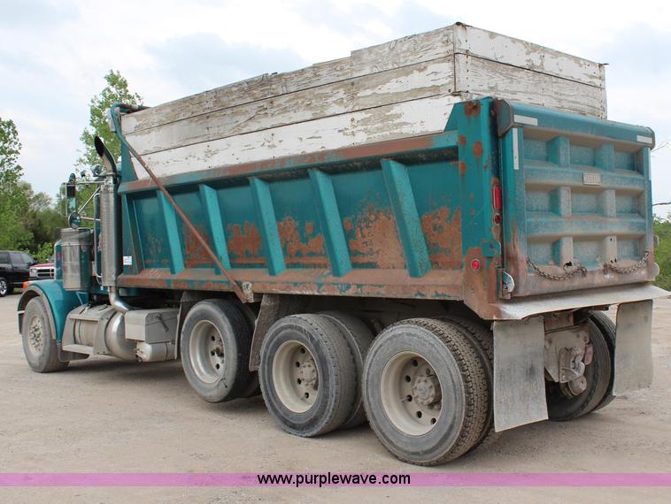 image for item H2662 2000 Peterbilt 378 dump truck