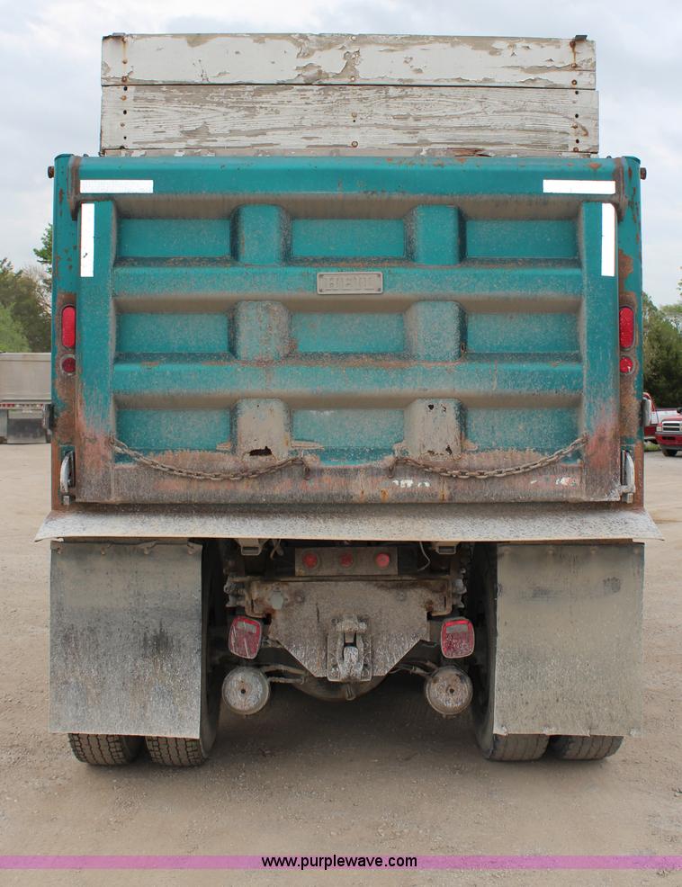 image for item H2662 2000 Peterbilt 378 dump truck