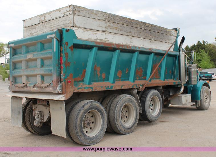 image for item H2662 2000 Peterbilt 378 dump truck