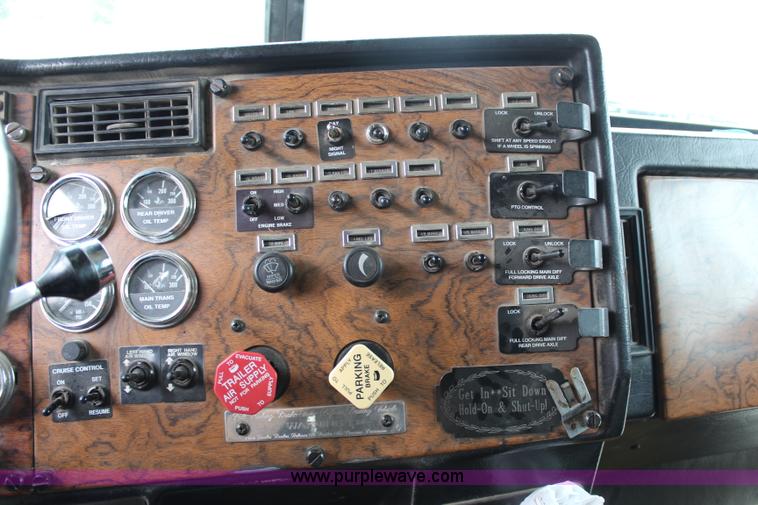 image for item H2662 2000 Peterbilt 378 dump truck