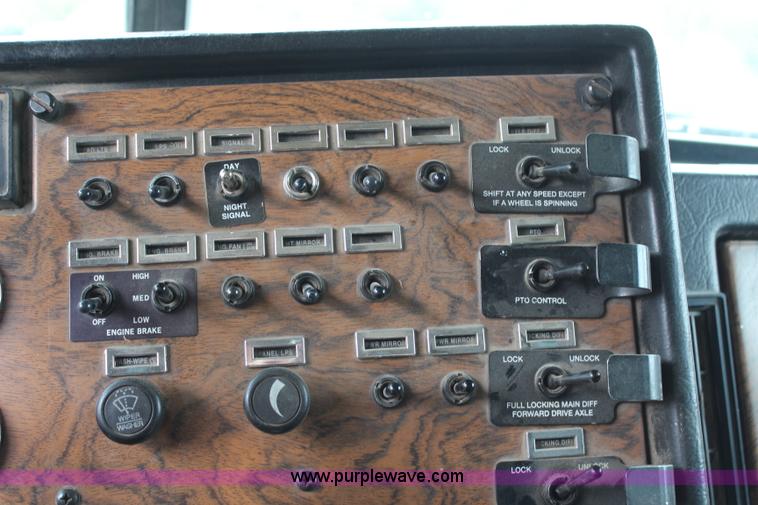 image for item H2662 2000 Peterbilt 378 dump truck