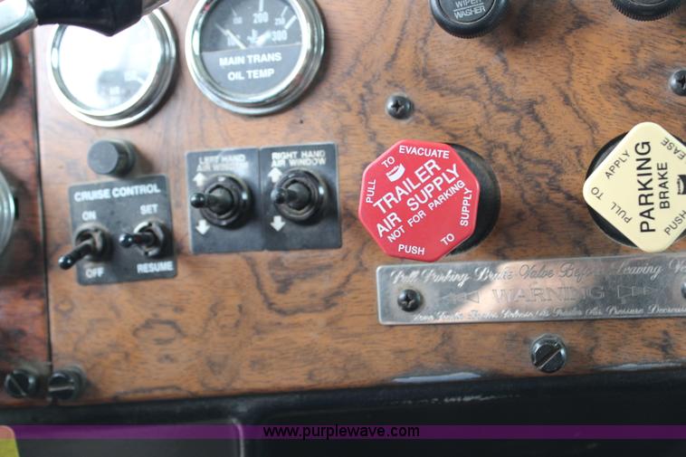 image for item H2662 2000 Peterbilt 378 dump truck