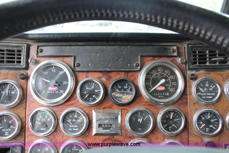 image for item H2662 2000 Peterbilt 378 dump truck