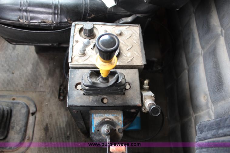 image for item H2662 2000 Peterbilt 378 dump truck