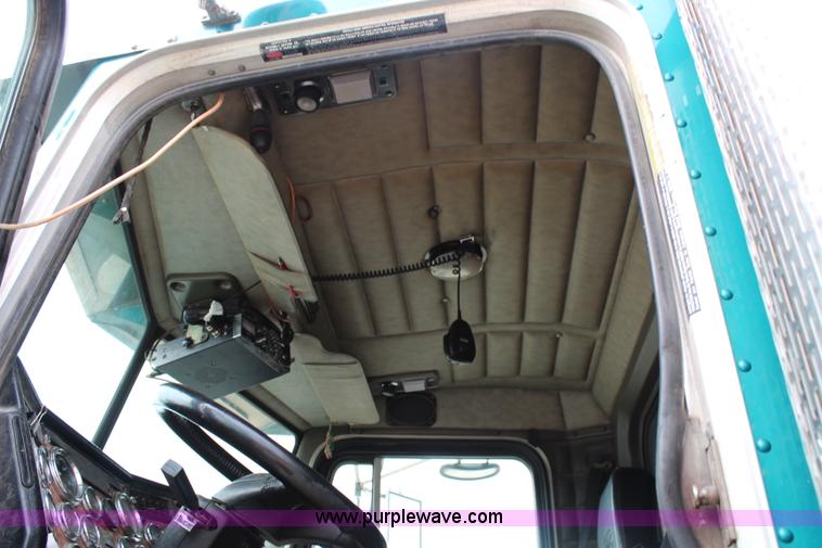 image for item H2662 2000 Peterbilt 378 dump truck