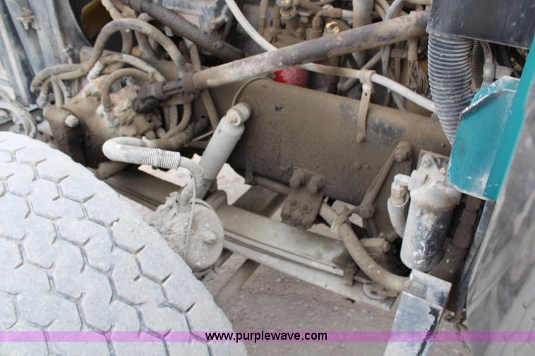 image for item H2662 2000 Peterbilt 378 dump truck