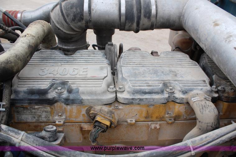 image for item H2662 2000 Peterbilt 378 dump truck