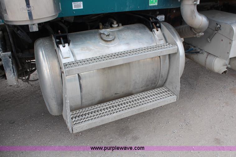 image for item H2662 2000 Peterbilt 378 dump truck