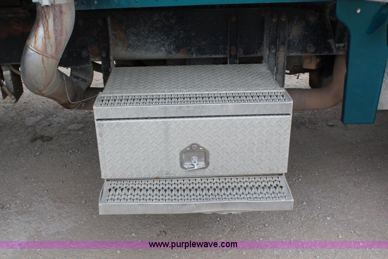 image for item H2662 2000 Peterbilt 378 dump truck