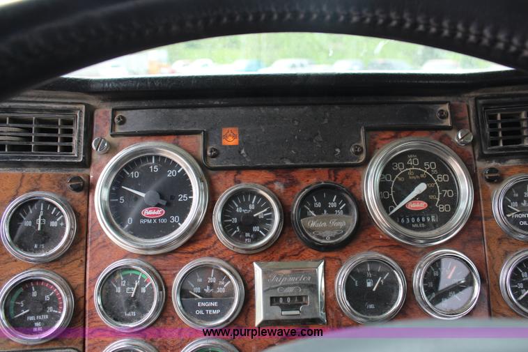 image for item H2662 2000 Peterbilt 378 dump truck