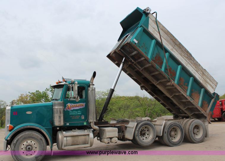image for item H2662 2000 Peterbilt 378 dump truck