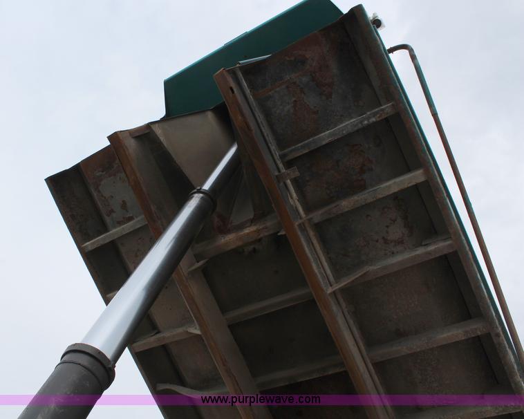 image for item H2662 2000 Peterbilt 378 dump truck