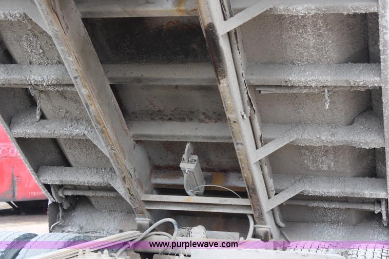 image for item H2662 2000 Peterbilt 378 dump truck