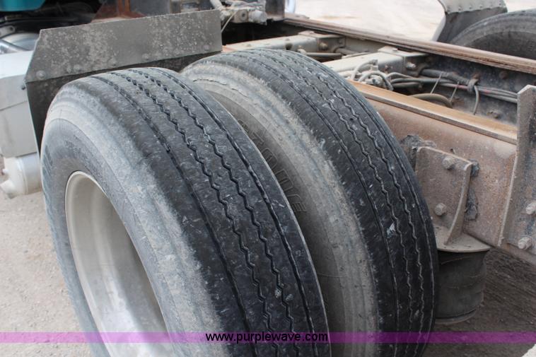 image for item H2662 2000 Peterbilt 378 dump truck