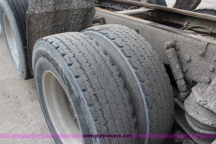 image for item H2662 2000 Peterbilt 378 dump truck