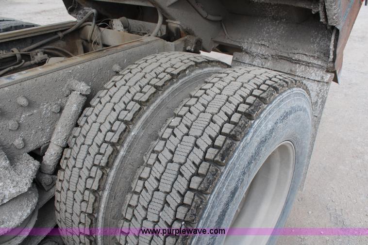 image for item H2662 2000 Peterbilt 378 dump truck