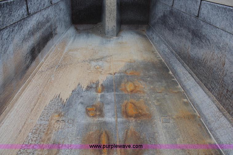 image for item H2662 2000 Peterbilt 378 dump truck