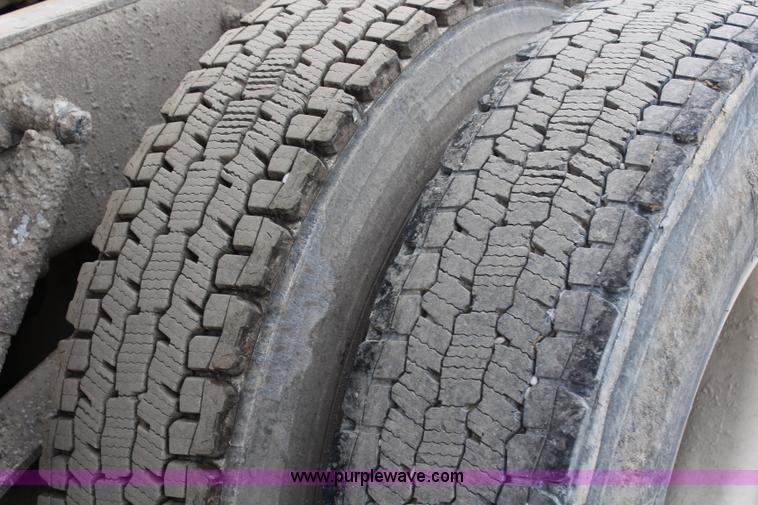 image for item H2662 2000 Peterbilt 378 dump truck