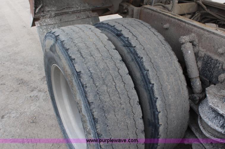 image for item H2662 2000 Peterbilt 378 dump truck