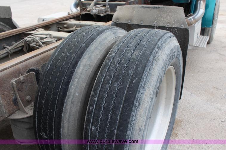 image for item H2662 2000 Peterbilt 378 dump truck