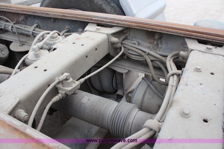 image for item H2662 2000 Peterbilt 378 dump truck