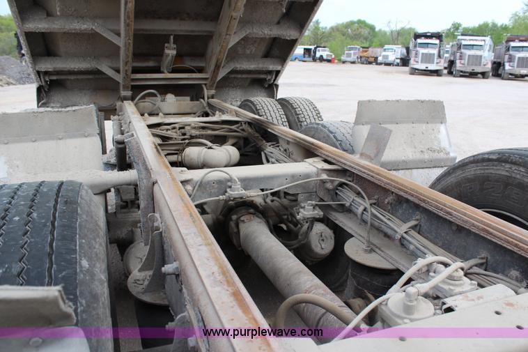 image for item H2662 2000 Peterbilt 378 dump truck