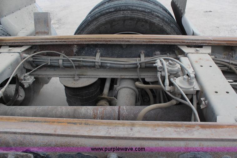 image for item H2662 2000 Peterbilt 378 dump truck