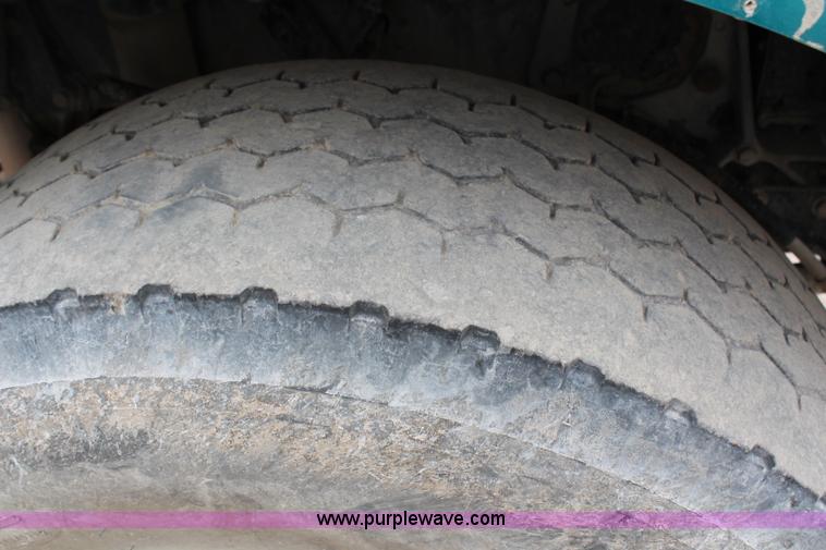 image for item H2662 2000 Peterbilt 378 dump truck