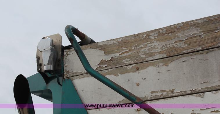 image for item H2662 2000 Peterbilt 378 dump truck