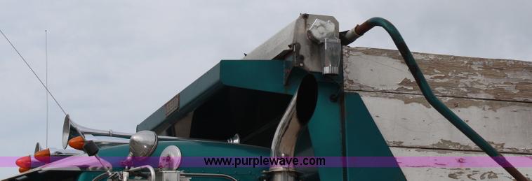 image for item H2662 2000 Peterbilt 378 dump truck