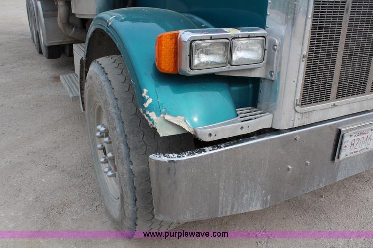 image for item H2662 2000 Peterbilt 378 dump truck