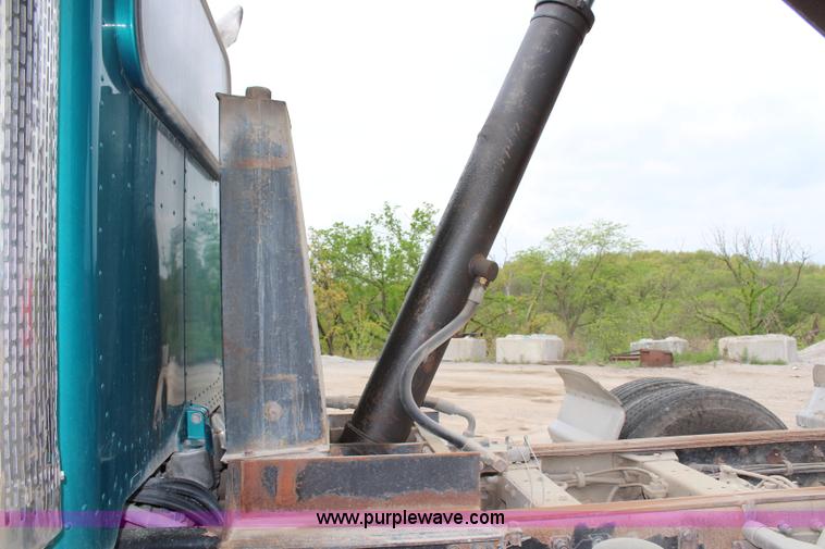 image for item H2662 2000 Peterbilt 378 dump truck