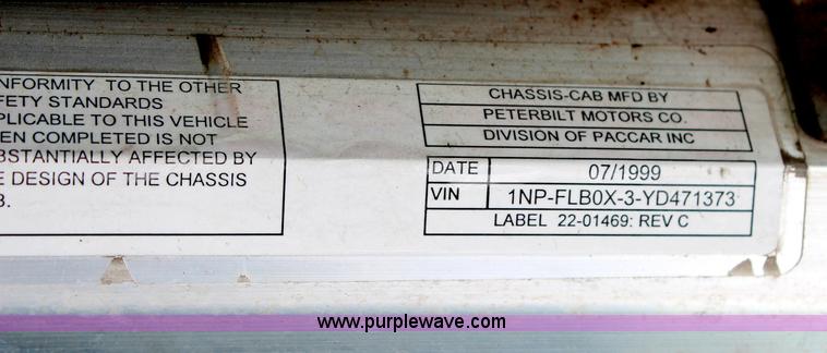 image for item H2662 2000 Peterbilt 378 dump truck