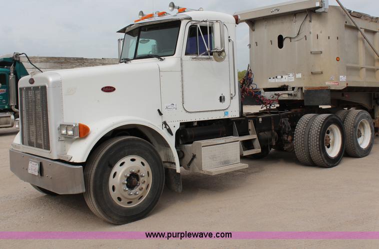 image for item H2663 1996 Peterbilt 378 semi truck