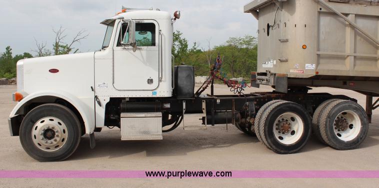 image for item H2663 1996 Peterbilt 378 semi truck