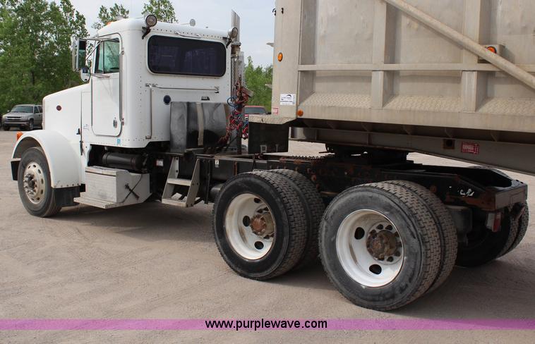 image for item H2663 1996 Peterbilt 378 semi truck