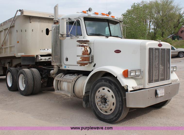 image for item H2663 1996 Peterbilt 378 semi truck