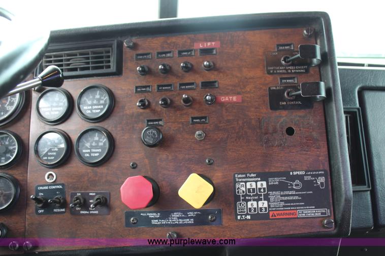 image for item H2663 1996 Peterbilt 378 semi truck