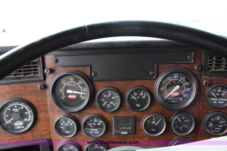image for item H2663 1996 Peterbilt 378 semi truck