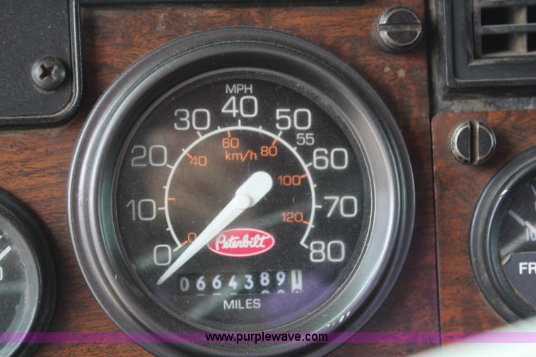image for item H2663 1996 Peterbilt 378 semi truck